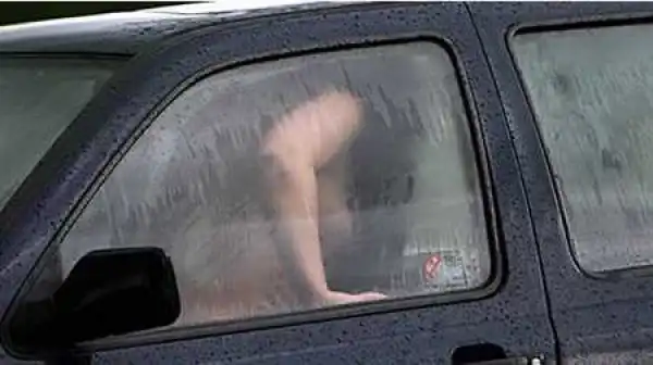 Unbelievable! Pastor Caught Red-handed Having S*x With 14-year-old Girl on the Street
